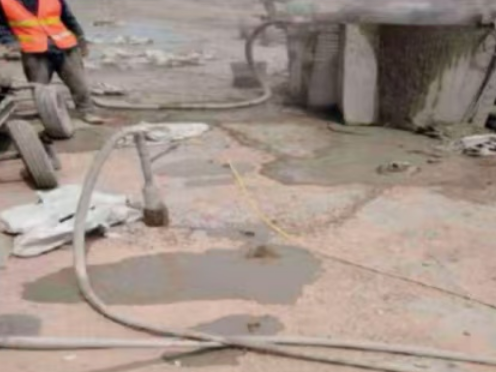 丹阳水泥混凝土路面板底注浆技术 路面脱空注浆整治方案